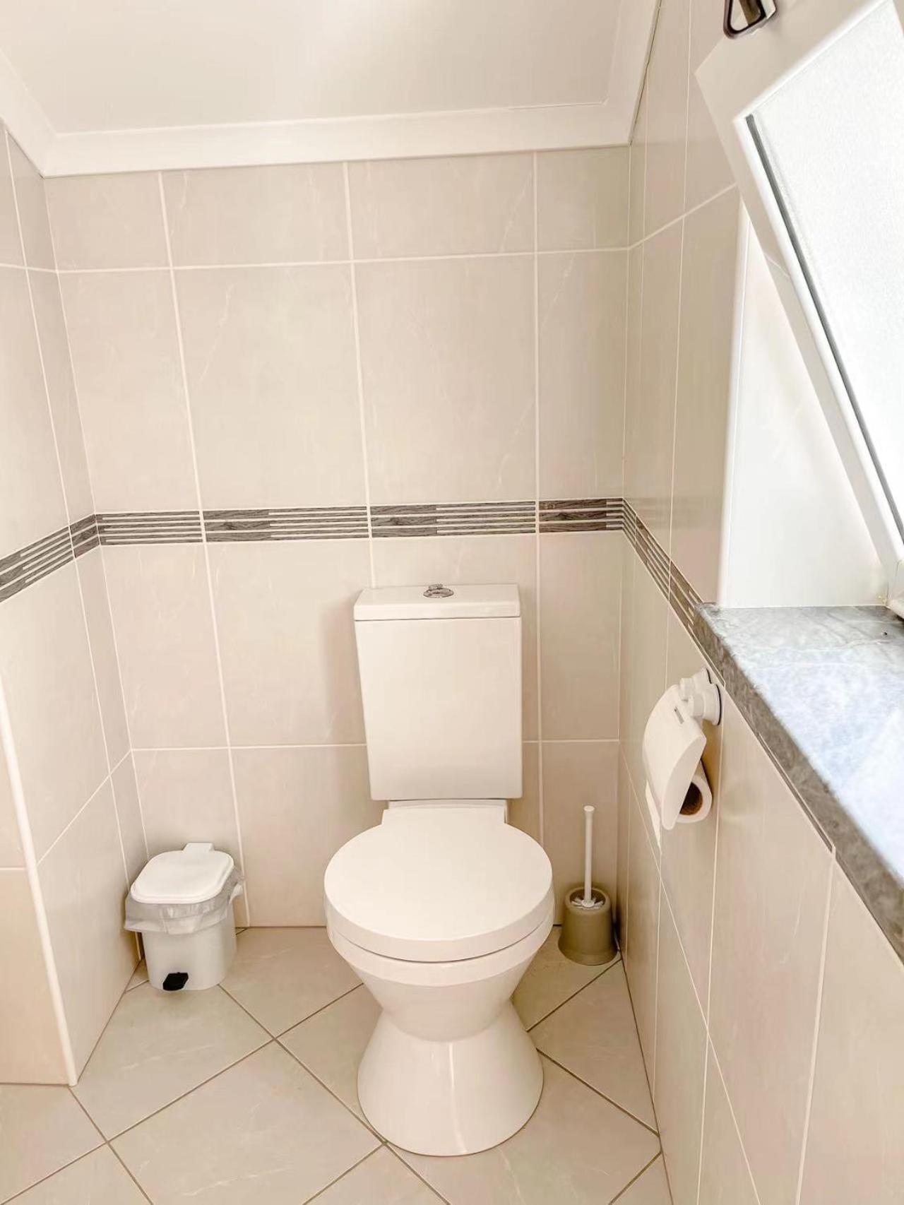 Seaside Room In A Peniche Townhouse Featuring A Private Bathroom And Shared Access To The Swimming Pool And Kitchen Atouguia Da Baleia Zewnętrze zdjęcie